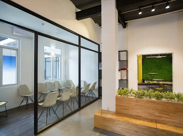 Office meeting room glass wall