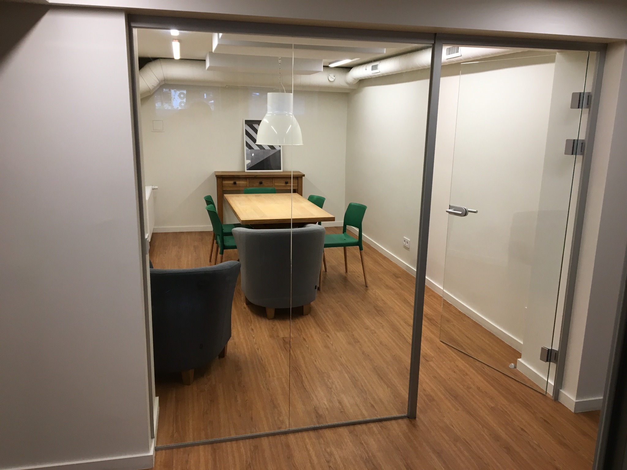 Frameless glass conference room